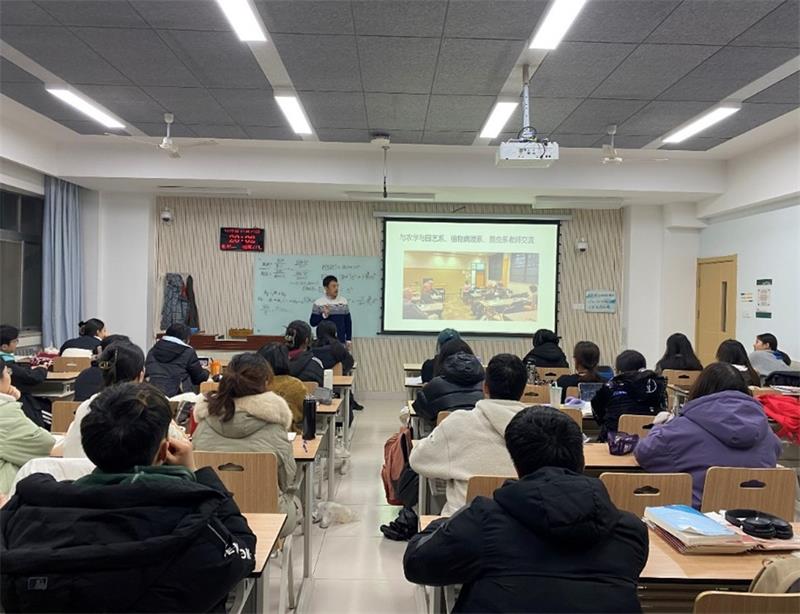 800舉辦首屆中外合作辦學本科生交流會.jpg