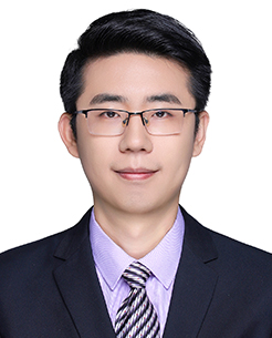 王　強