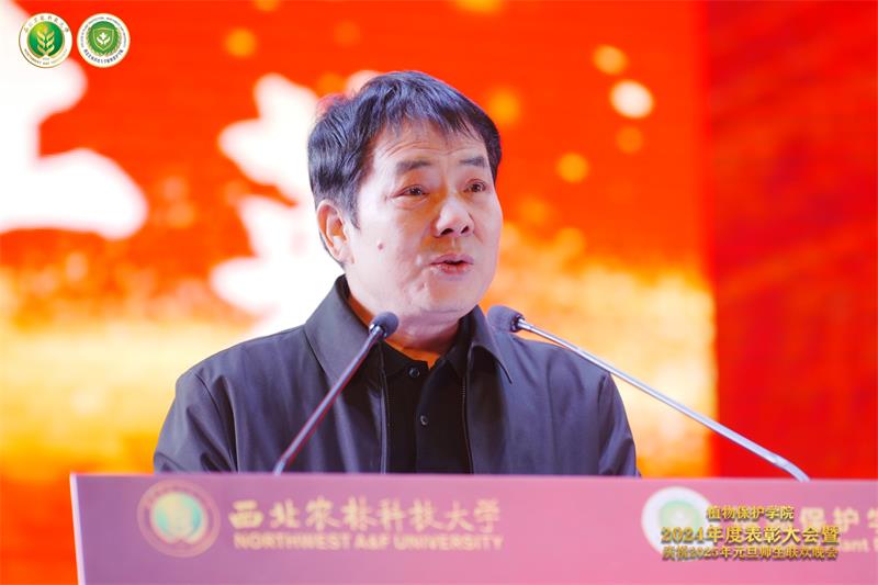 8003.太陽(yáng)集團(tuán)8722網(wǎng)站副院長(zhǎng)閆建興宣讀表彰2024年度學(xué)院先進(jìn)個(gè)人,、師德師風(fēng)優(yōu)秀教師,、安全管理先進(jìn)實(shí)驗(yàn)室的決定.jpg