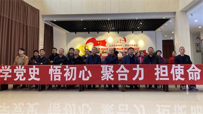 3680昆蟲學(xué)科教工黨支部和商洛市植保植檢站黨支部一起來到商洛市商州區(qū)夜村鎮(zhèn)何家塬村食用菌產(chǎn)業(yè)基地開展科技調(diào)研.jpg