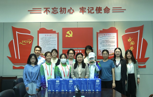 慰問合影.jpg