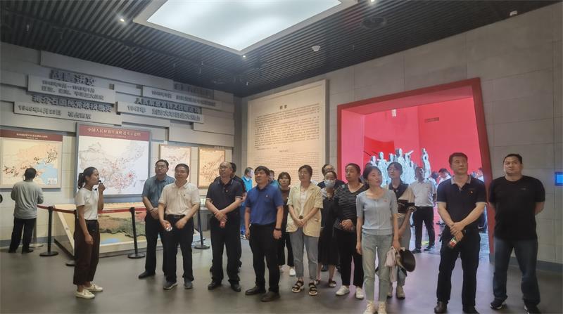6月29日800裁剪參觀扶眉戰(zhàn)役紀(jì)念館22_看圖王.jpg