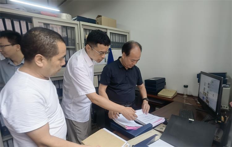 檢查學(xué)院教學(xué)檔案室1_裁剪-750.jpg